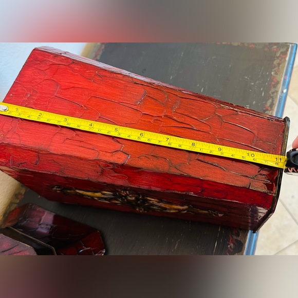 Decorative Lightweight Metal Container Accent Piece - Picture 5 of 7